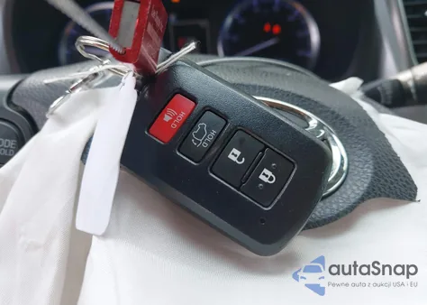 2018 Toyota Highlander Xle z USA, uszkodzony, nr VIN 5TDJZRFH1JS555419